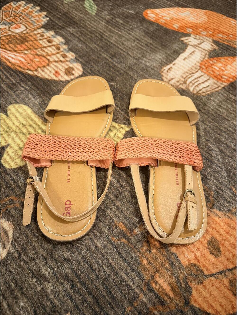 Gap Basket Weave Sandals Women’s Size 9 Brown Coral Woven Flat Sandals